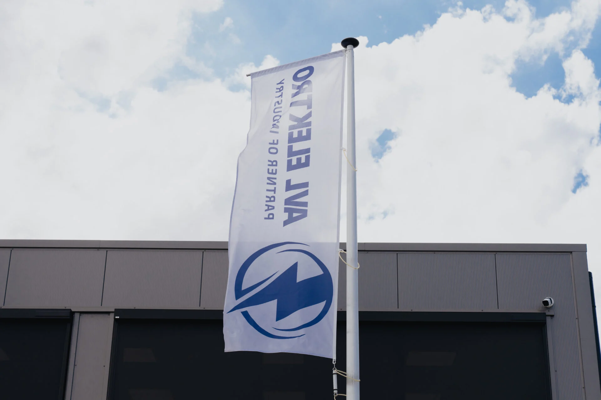 Reclamevlag AVL Elektro voor bedrijfspand