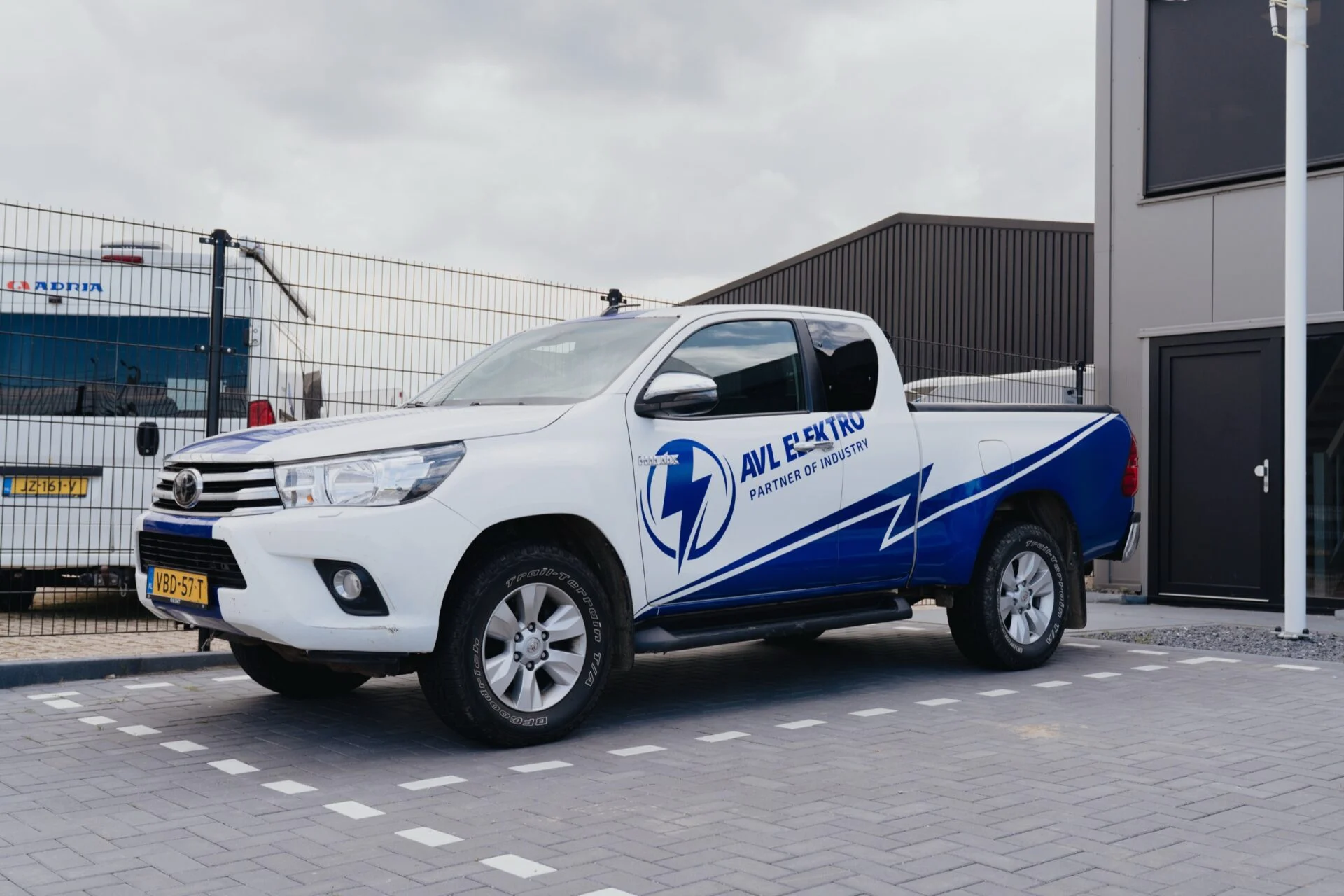 Voertuigbelettering Toyota Hilux AVL Elektro
